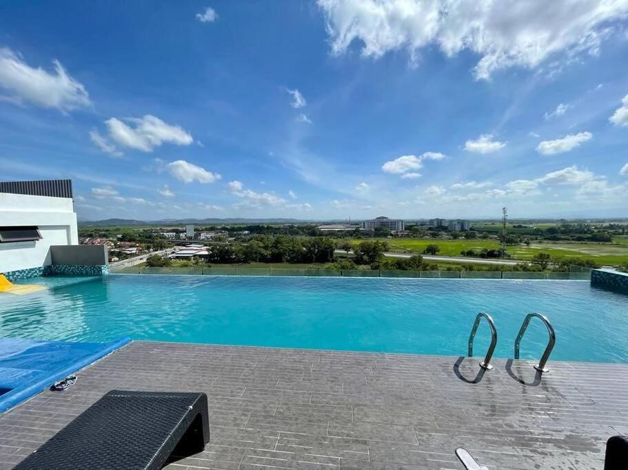 Myrumah Imperio Home , Alor Setar 3Br With Sky Infinity Pool Luaran gambar
